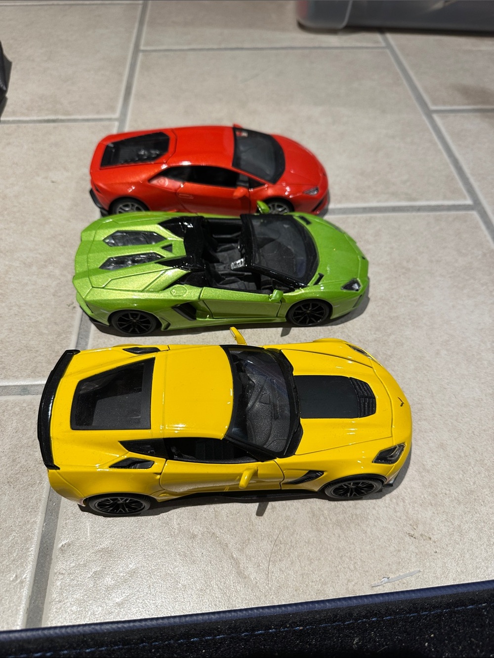Maisto Model Car Set . Sold as a lot of 3